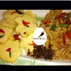 A picture of Cookies shaped fried yam,scrambled egg n shitor.