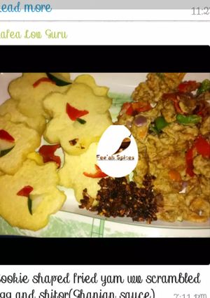 A picture of Cookies shaped fried yam,scrambled egg n shitor.