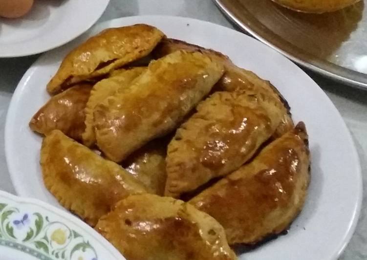 Pie isi ayam