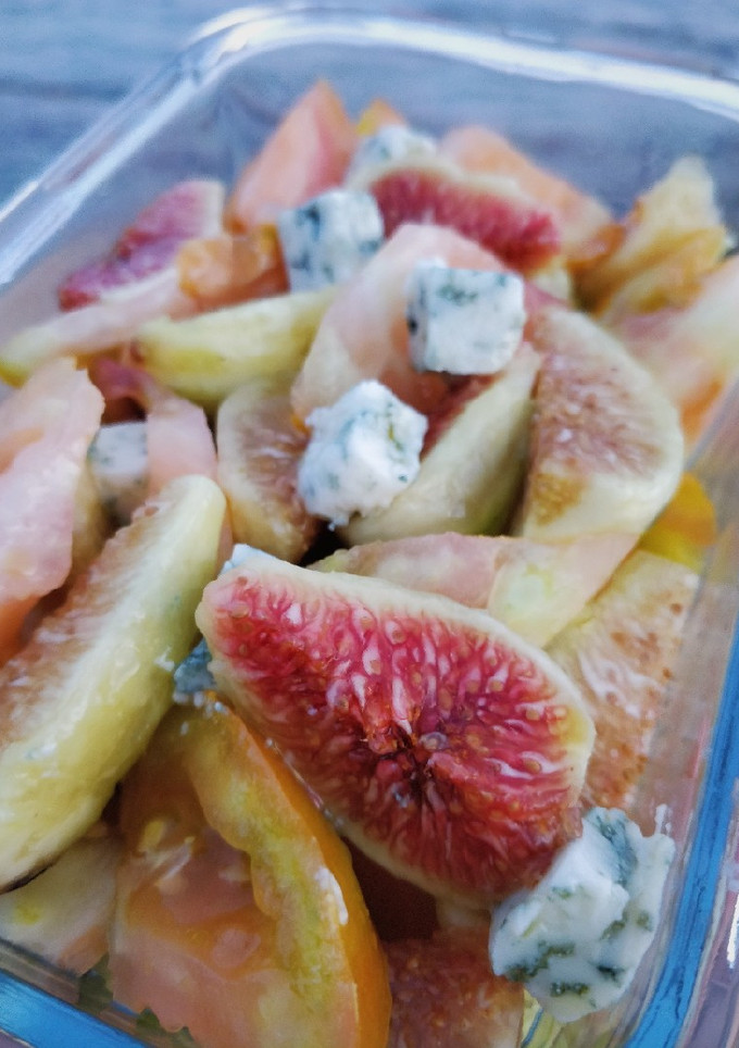 Una foto de Ensalada de higos y queso azul