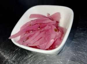Una foto de Cebollitas encurtidas