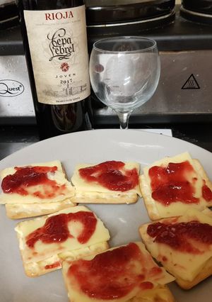 A picture of My Crackers Cheese and rassberry Jam 💖.