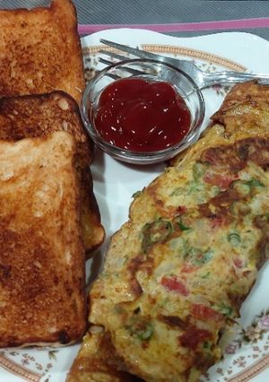 बटर रोस्टेड ब्रेड, अंडा आॅमलेट (anda omelette recipe in marathi) रेसिपी चे मुख्य फोटो