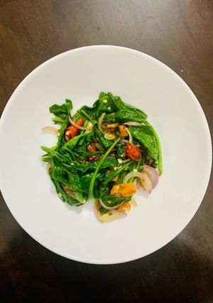A picture of Stir-fried Spinach.