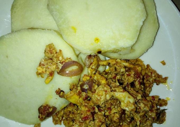 Recipe of Quick Boiled yam with egg sauce