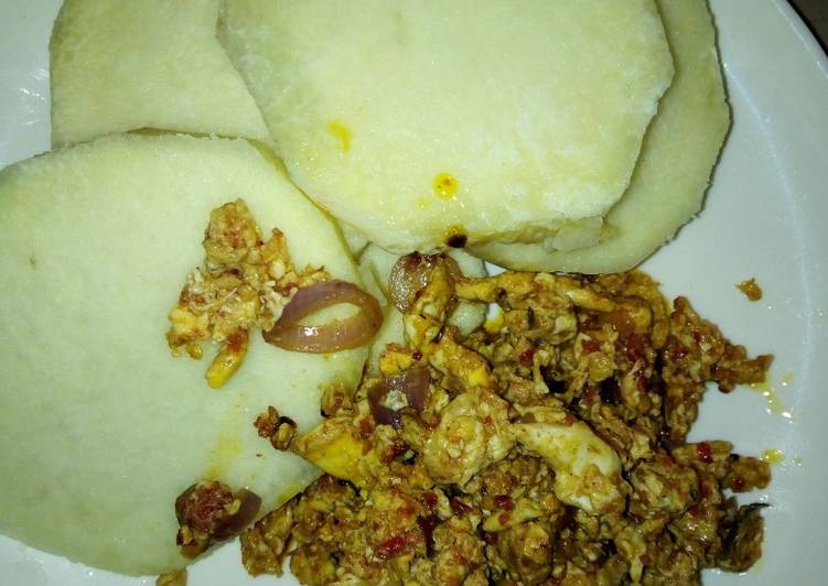 Simple Way to Prepare Award-winning Boiled yam with egg sauce