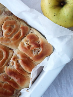 Germschnecken mit einer Frischkäse-Apfel-Zimt-Füllung 🍎 Rezepthauptbild