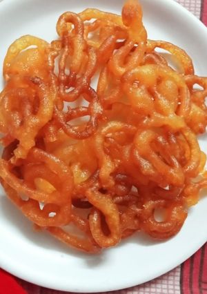 जलेबी(jalebi recipe in hindi) रेसिपी मुख्य फोटो