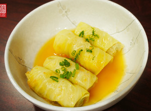 A picture of Japanese Cabbage Rolls ロールキャベツ.