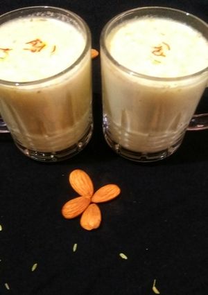 A picture of Almonds Milk Shakes.