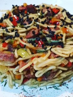 Una foto de Noodles jardinera con magro y salsa de soja