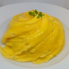 A picture of Japanese Tornado Omelette Rice.