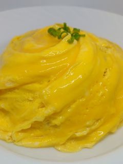 A picture of Japanese Tornado Omelette Rice.