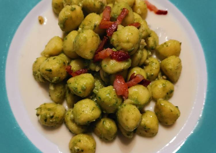 How to Make Homemade Gnocchi al pesto di basilico su fonduta di gorgonzola