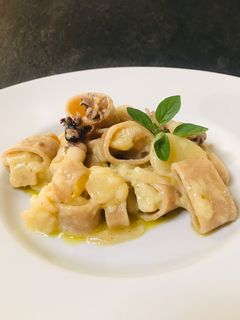 Foto di Calamarata integrale con seppioline e crema di patate