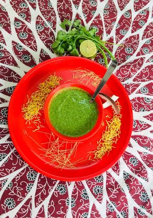 ભેળ માટે ની જૈન લીલી ચટણી (Bhel Jain Green Chutney Recipe In Gujarati) રેસીપી મુખ્ય ફોટો