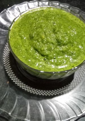A picture of Mango green chutney.