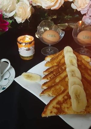A picture of French Toast with Banana 🍌 😋.