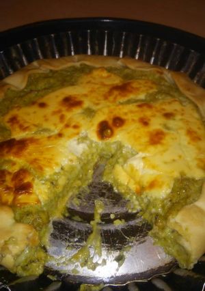 Una foto de Tarta de brócoli y salsa blanca