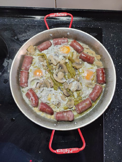 Una foto de Huevos escalfados con longaniza