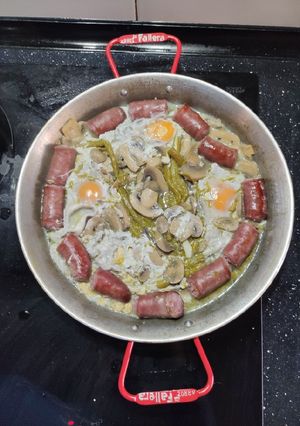 Una foto de Huevos escalfados con longaniza