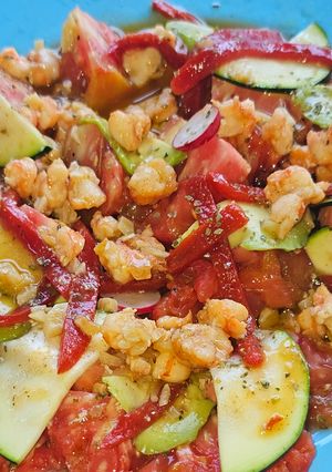 Foto principal de Ensalada de tomate con aliño de gambas al ajillo