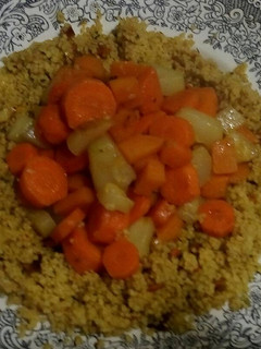 Una foto de Cuscus con verduritas