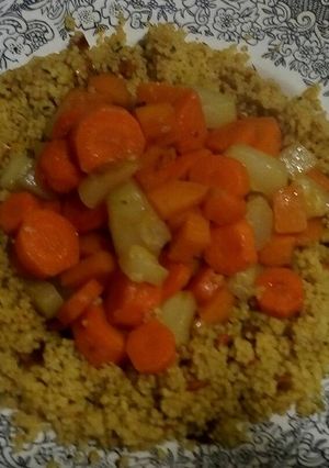 Una foto de Cuscus con verduritas