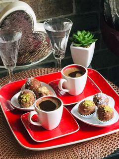 صورة لوصفة كرات التمر بالبسكويت