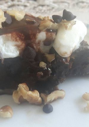 A picture of Chocolate walnut brownie.