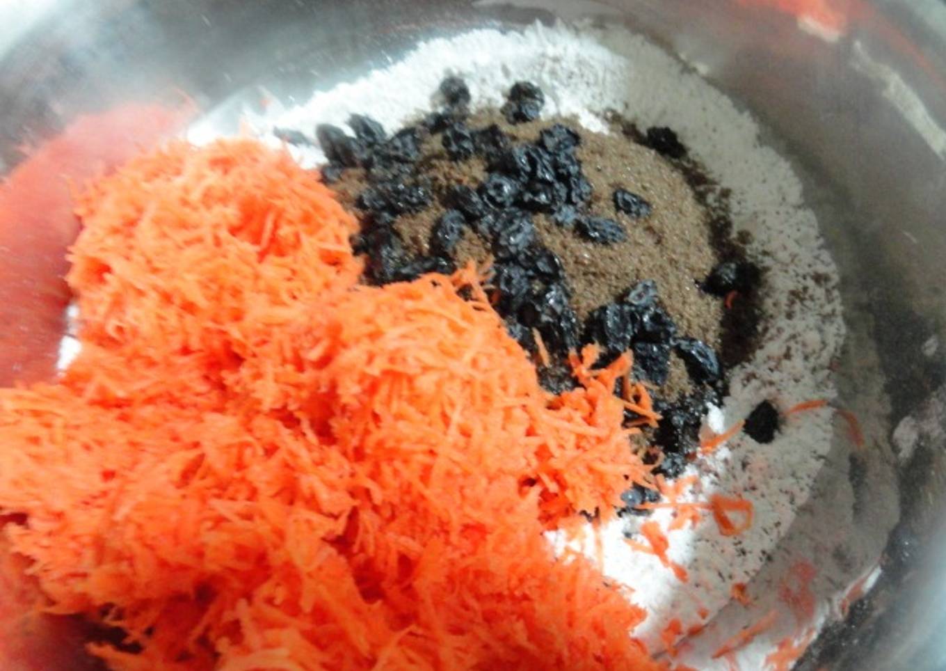 Eggless Carrot and raisin cake