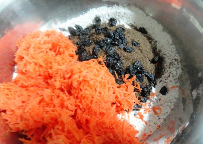 Recipe of Perfect Eggless Carrot and raisin cake