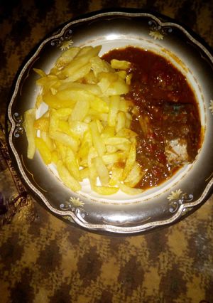 A picture of Chips and fish pepper soup.