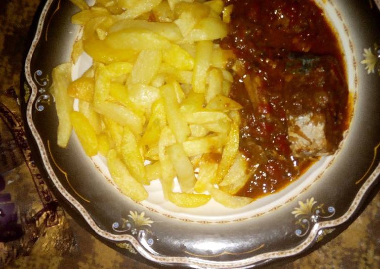 Chips and fish pepper soup