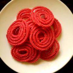 A picture of Beetroot murukku.