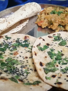 બટર કુલચા (Butter kulcha recipe in gujarati) રેસીપી મુખ્ય ફોટો