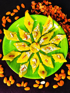 बादाम कतली (badam katli recipe in Hindi) रेसिपी मुख्य फोटो