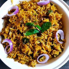 A picture of Chicken kima pudina rice.