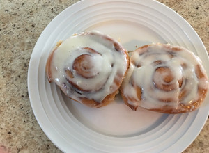 Una foto de Rollos de canela. Cinnamon rolls