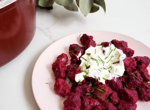 Una foto de MALFATTI DE REMOLACHA Y GARBANZO