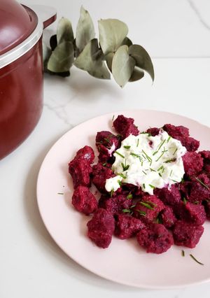 Una foto de MALFATTI DE REMOLACHA Y GARBANZO
