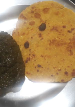 A picture of Sarso saag with makke ki roti.