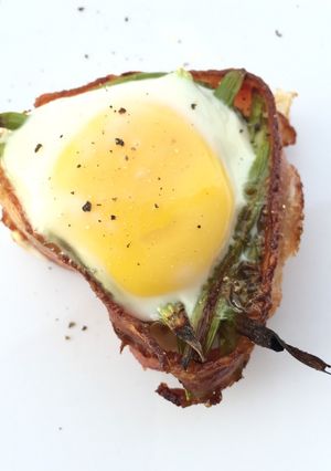 A picture of Asparagus And Egg In Bacon Cup.