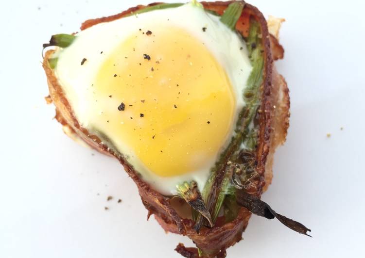 How to  Asparagus And Egg In Bacon Cup