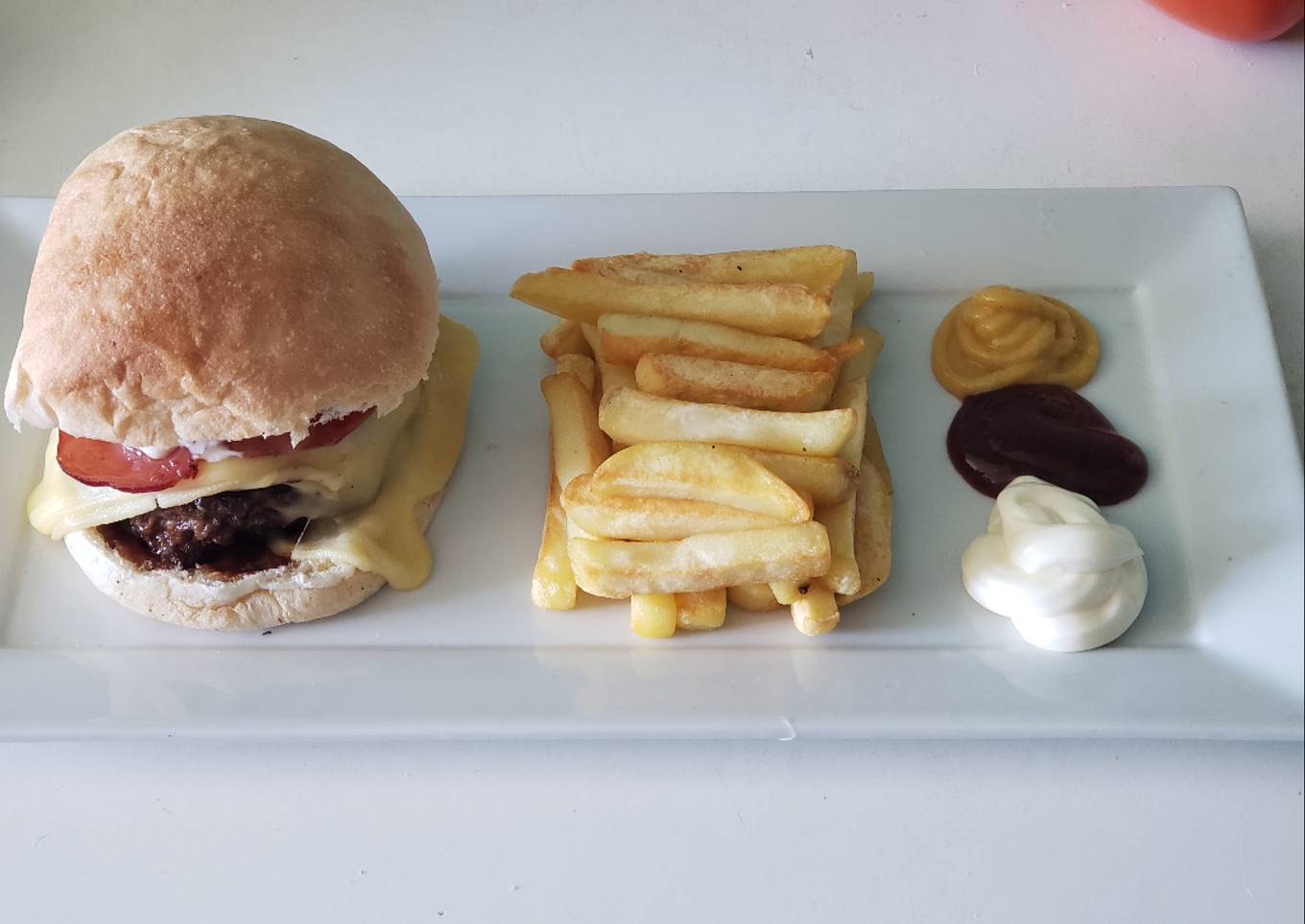 Hamburguesa platito feliz