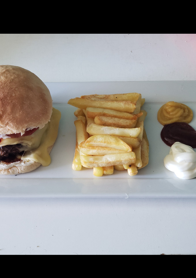 Una foto de Hamburguesa platito feliz