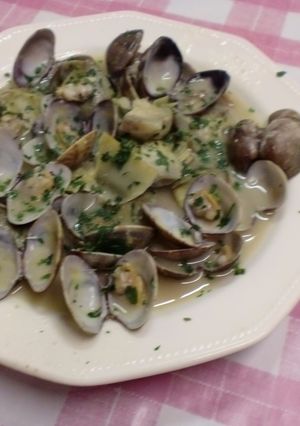 Foto principal de Almejas con alcachofas