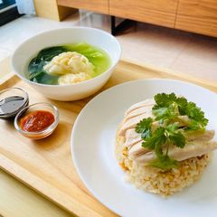 A picture of Chicken rice.