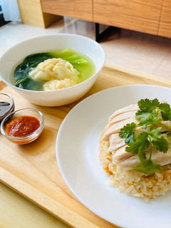 A picture of Chicken rice.