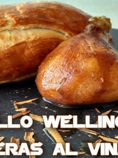 Una foto de Solomillo Wellington con Peras al vinagre